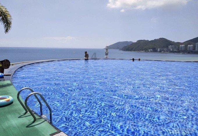 逃离老旧温泉社